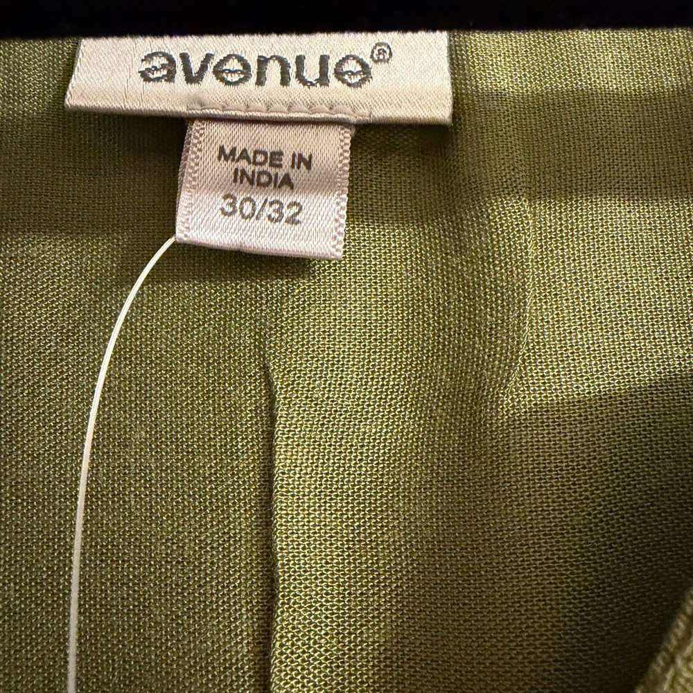 Avenue Women’s Top - Picture 4 of 8